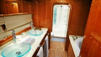 Lady Alliaura - Bathroom